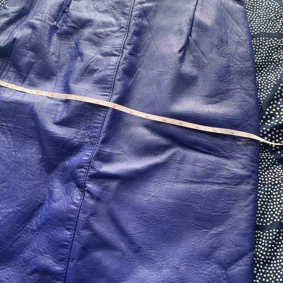 VINTAGE PURPLE LEATHER SKIRT π - Picture 7 of 7